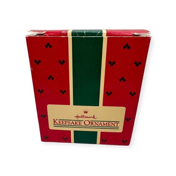 Hallmark Handcrafted Ornament Ice-Skating Owl 1985 QX476-5 - Picture 2 of 10